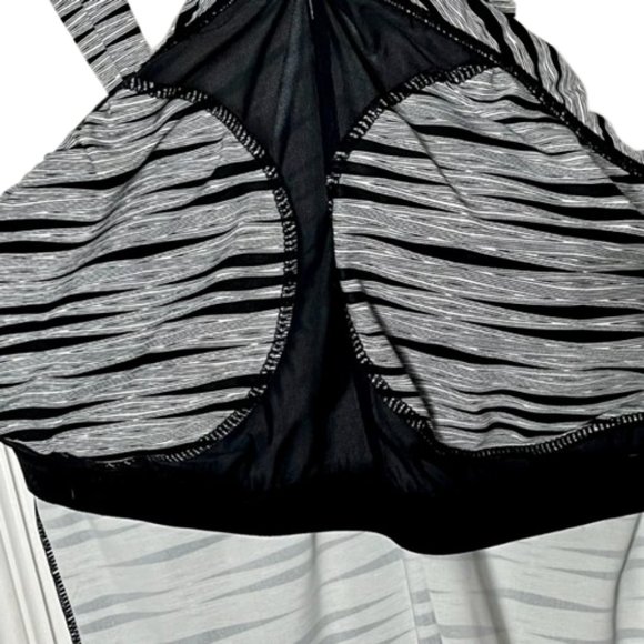 Athleta Kiki B/W Keyhole Halter Bra Swim Dress - MT - Picture 4 of 9